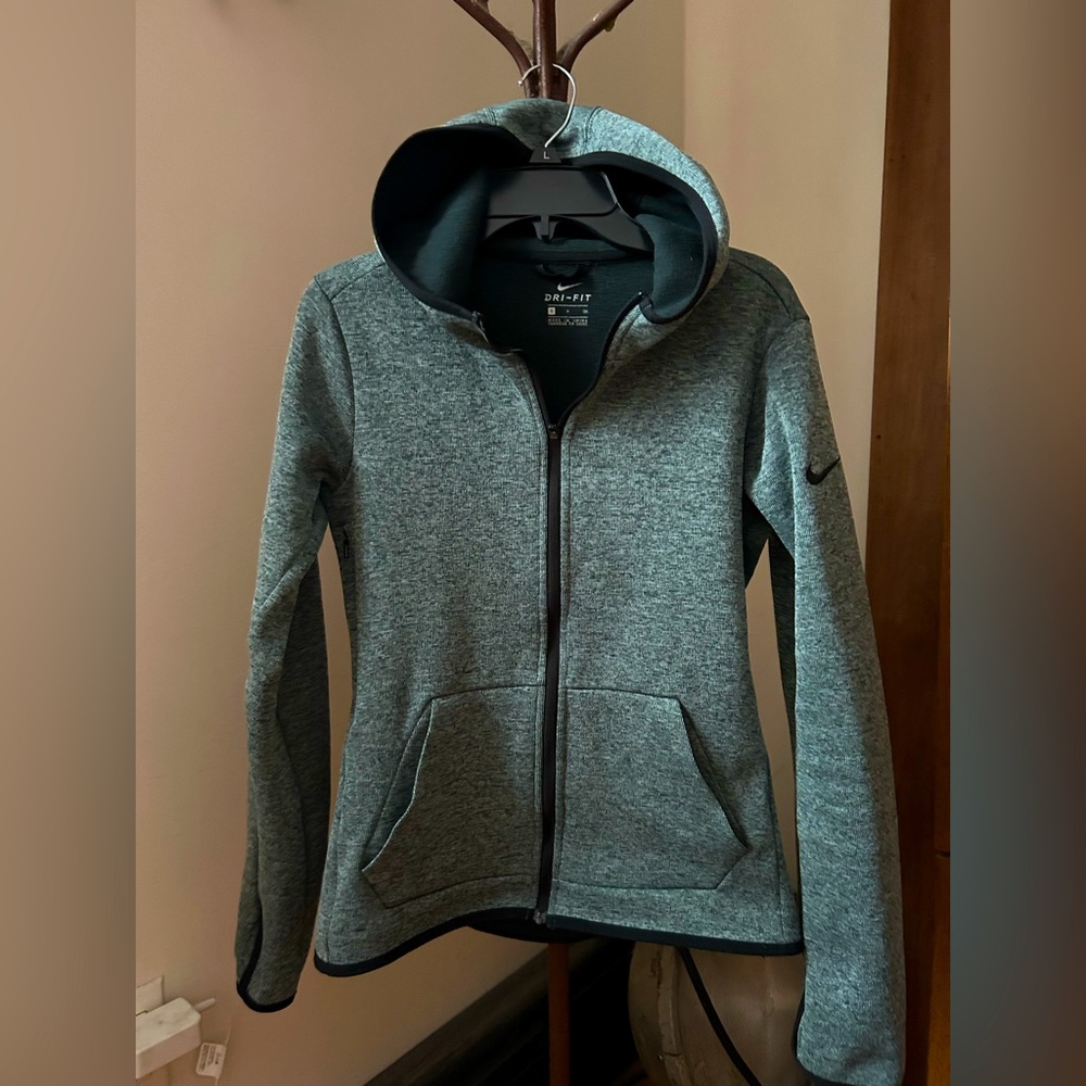 Nike dri-fit hoodie size small